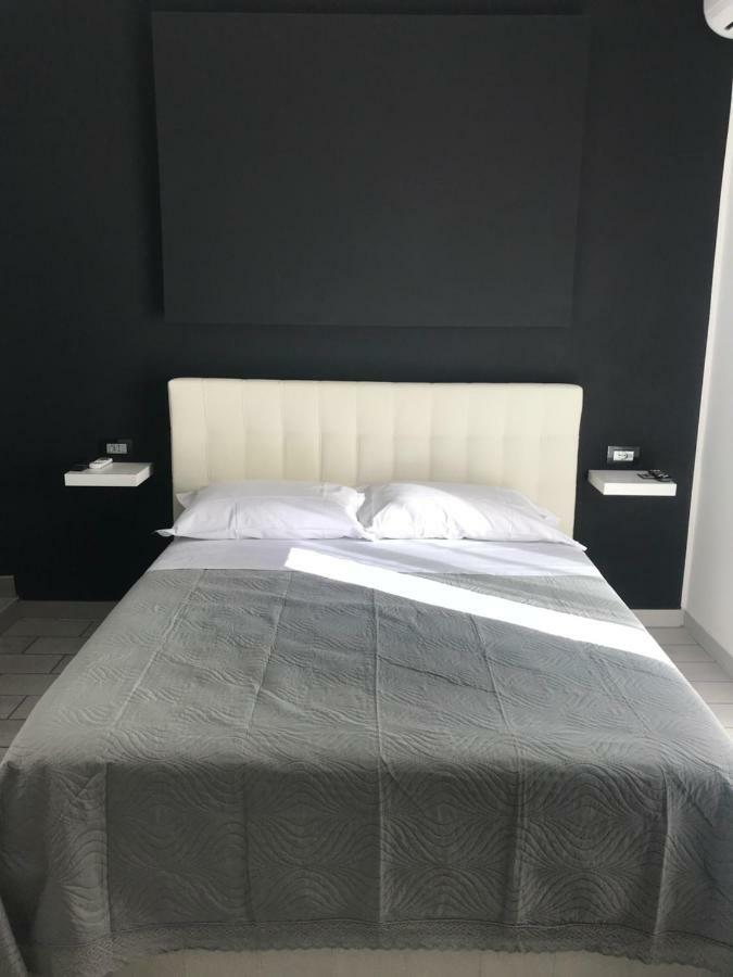 Fc Relais Bed & Breakfast Наполи Екстериор снимка