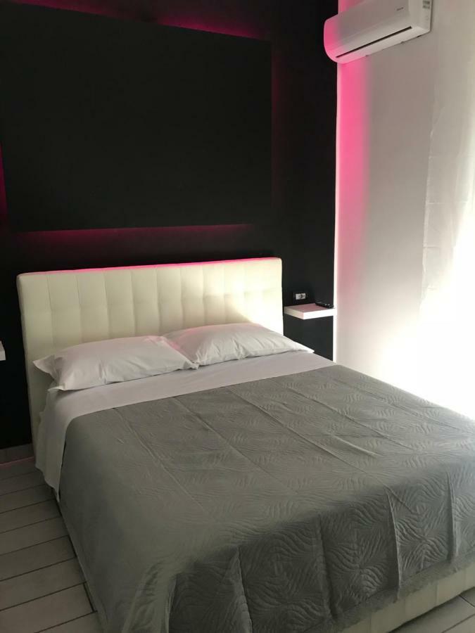 Fc Relais Bed & Breakfast Наполи Екстериор снимка